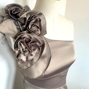 Jessica Simpson Champagne One Shoulder Satin dress with shoulder detail size 6